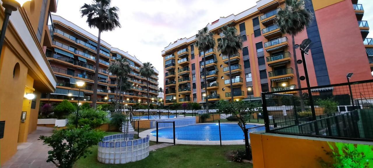 Impresionante Primera Linea De Playa, Bajondillo Beach Torremolinos Exteriör bild