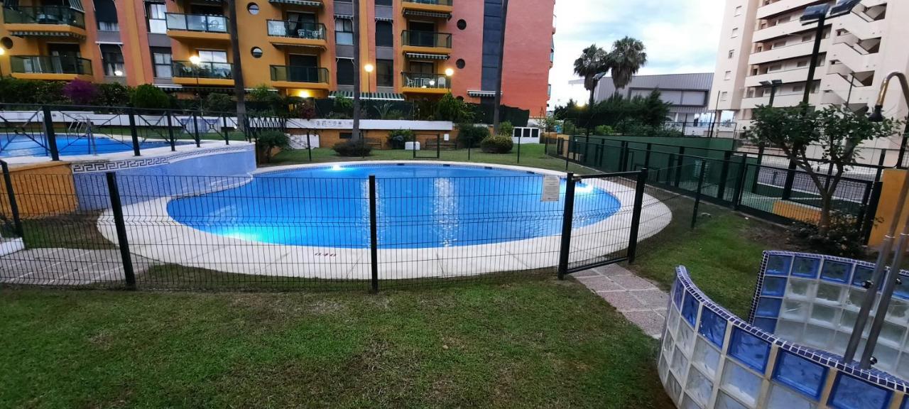 Impresionante Primera Linea De Playa, Bajondillo Beach Torremolinos Exteriör bild